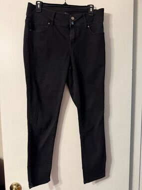 1822 Black Women’s 2 Button Waist Closure Jeans Sz 14